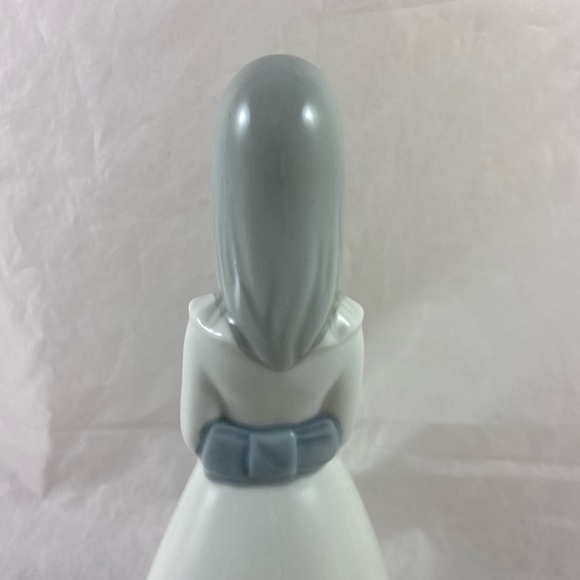 Vintage Girl Standing With Hat And Bow Porcelain Figurine Spain Porceval 9” Tall - Picture 6 of 12